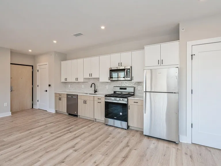 201-205 Randolph Ave #105 — Photo 8