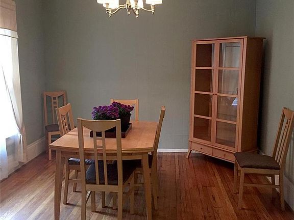 4th image of 165 Saint James Pl