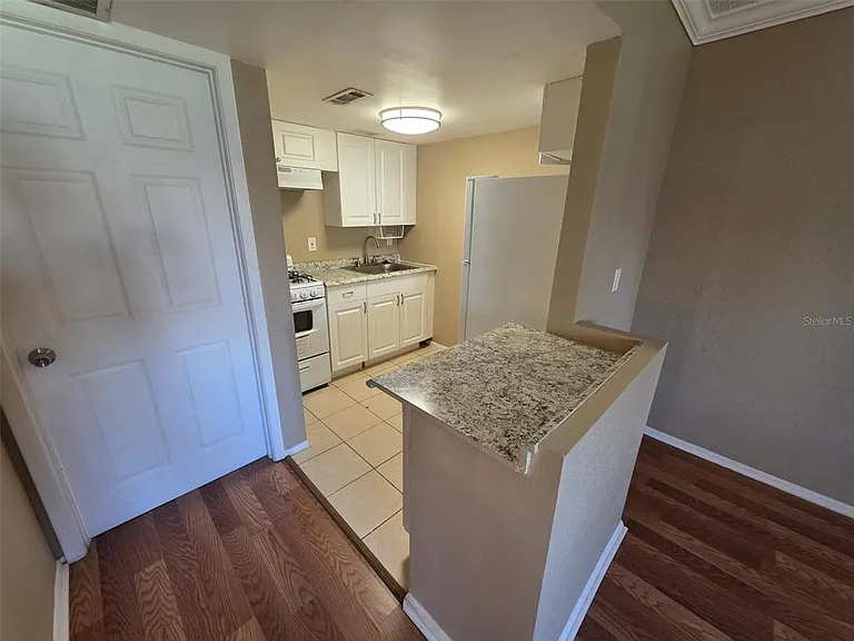 139 Oyster Bay Cir #220 — Photo 13