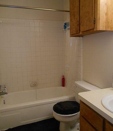 5th image of 1004 Summer Court Cir APT B