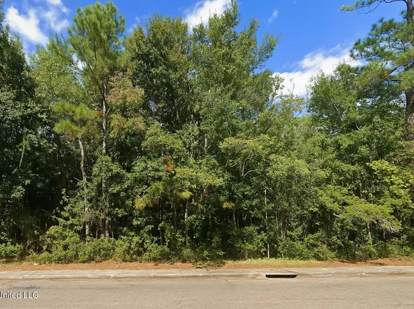 6401 Frederick St, Moss Pt, MS 39563