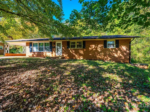 2165 25th Street Dr NE, Hickory, NC 28601