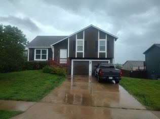 17165 Oakley St, Gardner, KS 66030