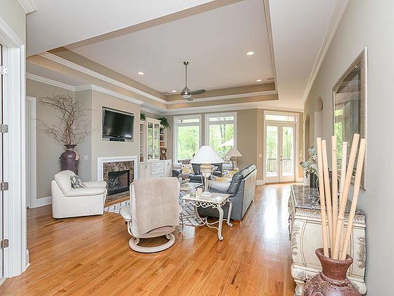 4th image of 209 Golden Oak Dr