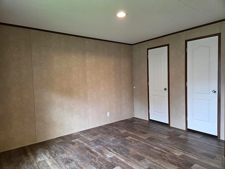 405 Carriage Lane Est — Photo 4