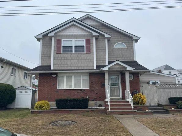 31 Buchanan St, Freeport, NY 11520