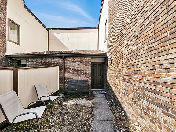 3rd image of 12 Hidden Cove Cir