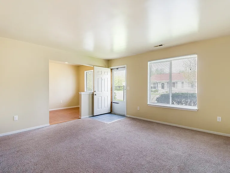425 Meadow View St — Photo 5
