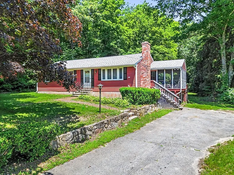 270 Wood St — Photo 1