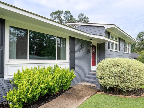 3rd image of 410 Sheffield Circle