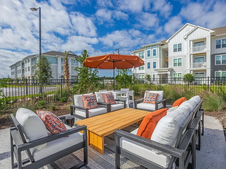 Middle Sound West Apartments — Photo 34