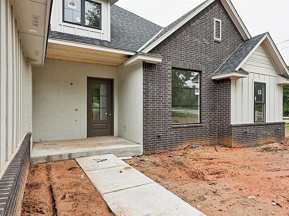 3rd image of 30 N Oaks Rd