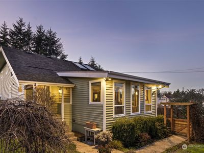 9673 51st Avenue S, Seattle, WA, 98118