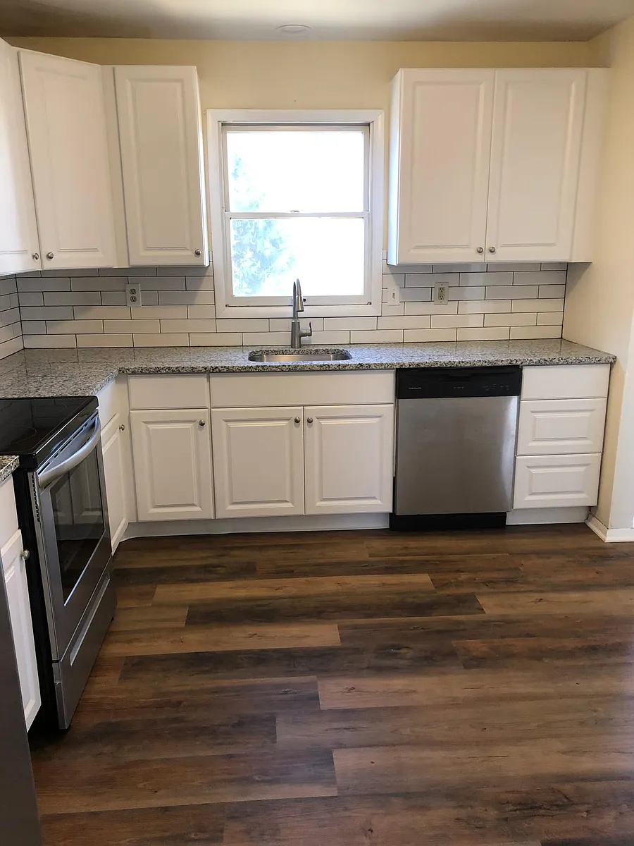 Beautiful updated kitchen - 18 Garden Ln