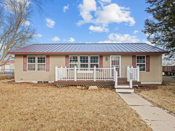 334 E Durant St, Walcott, IA 52773