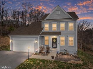 1041 W Masters Dr, Cross Junction, VA 22625
