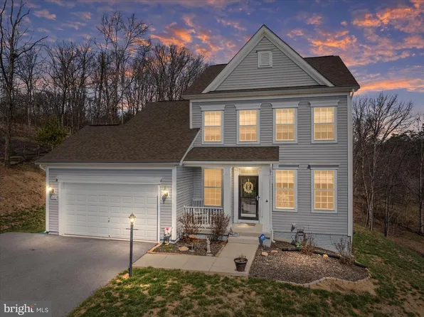 1041 W Masters Dr, Cross Junction, VA 22625