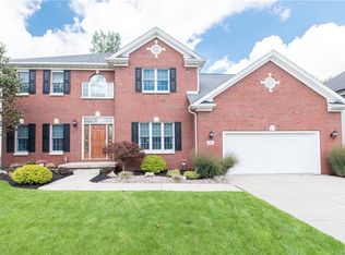 26 Golden Pheasant Dr, Getzville, NY 14068