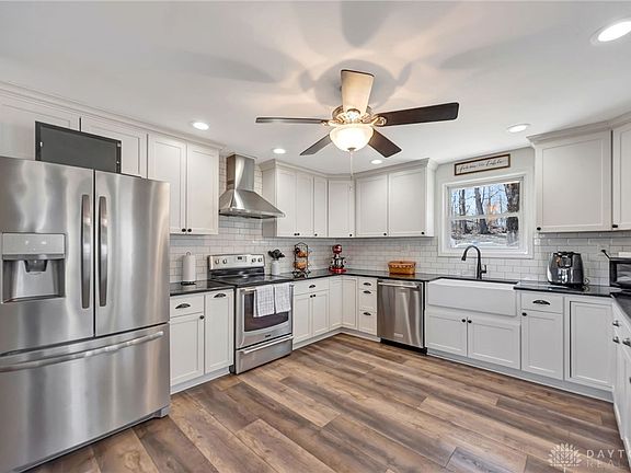 3rd image of 9897 Pleasant Valley Rd