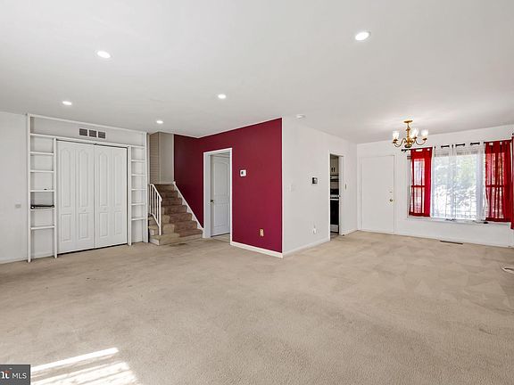 2nd image of 916 Prestwood Rd