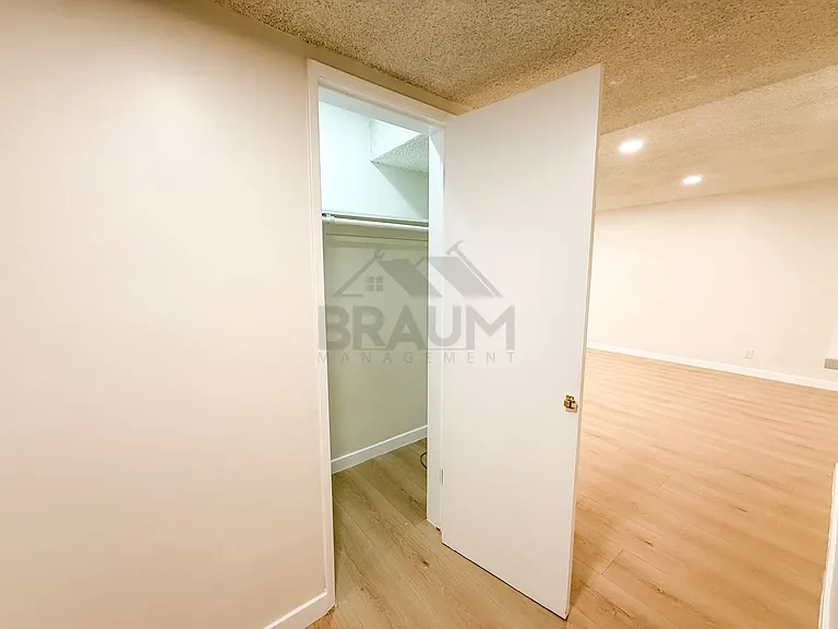 6041 WHITSETT — Photo 4