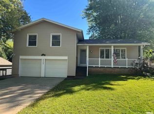 217 N 8th St, Le Claire, IA