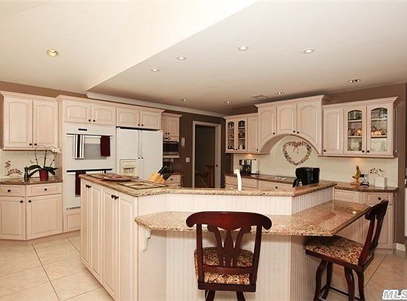 5th image of 8 Hennessey Dr