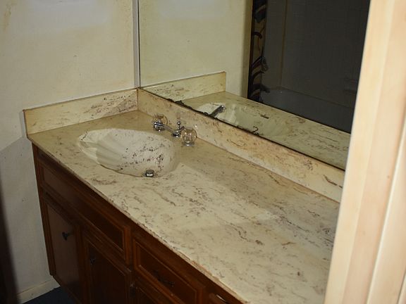 4th image of 105 Haywood Dr