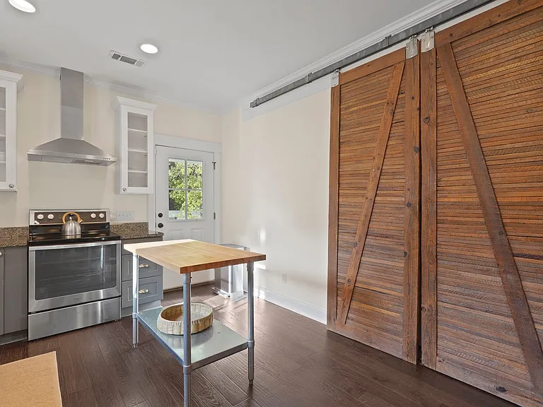 15 Government Rd — Photo 17