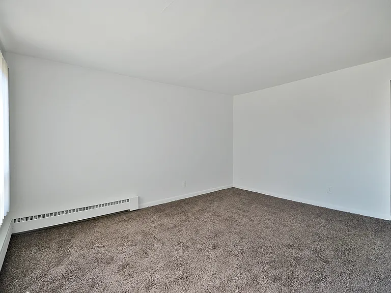 Silverstone Apartments — Photo 12