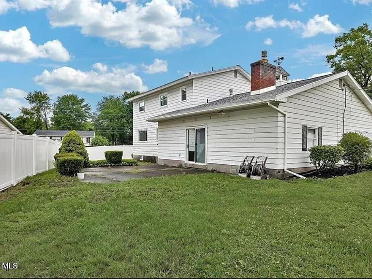 8 Woodland Dr — Photo 26