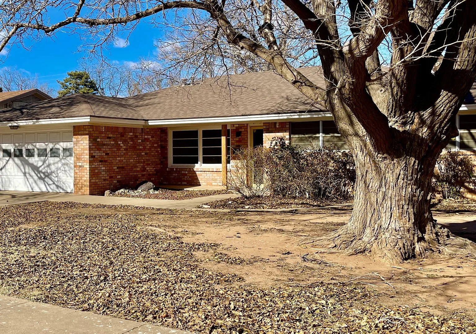 Gorgeous! Completely Remodeled 3/2/2 in Bayless with Washer/Dryer and Fridge! — Photo 3