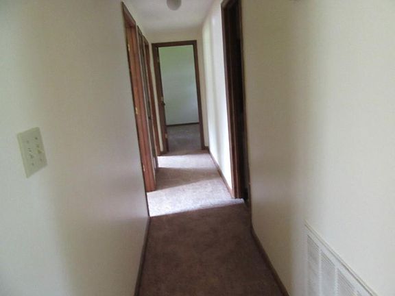 4th image of 2202 Greenbriar Cir APT 5