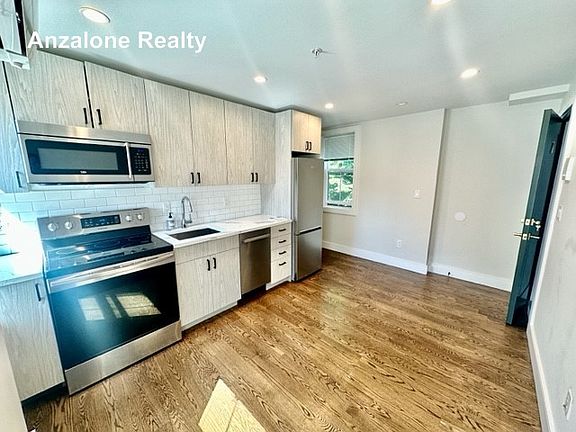 3rd image of 366 Hanover St APT 3