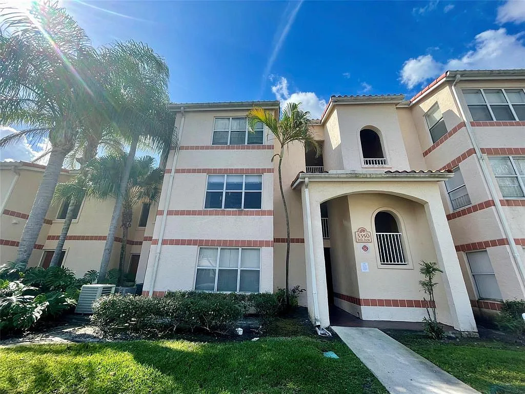 1 bed, 1.0 bath, 712 sqft, $1,725 — Photo 1