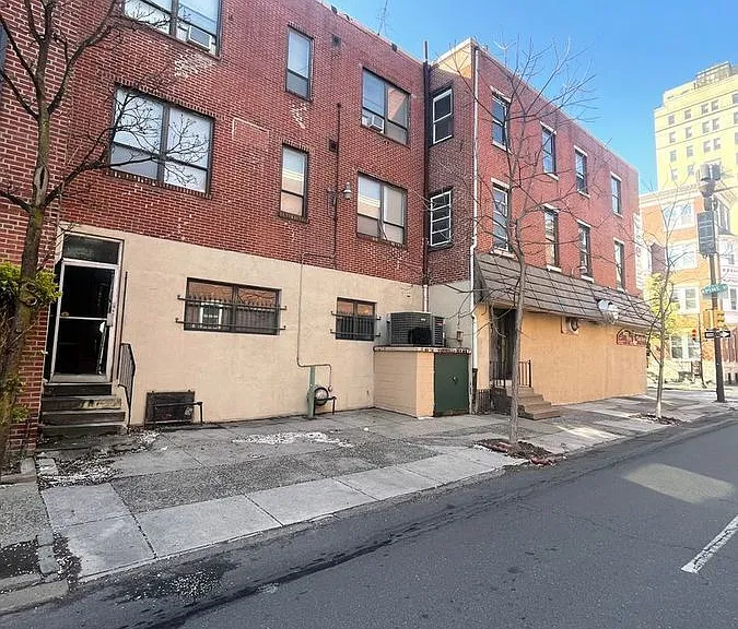 1900 Pine St #2R — Photo 3