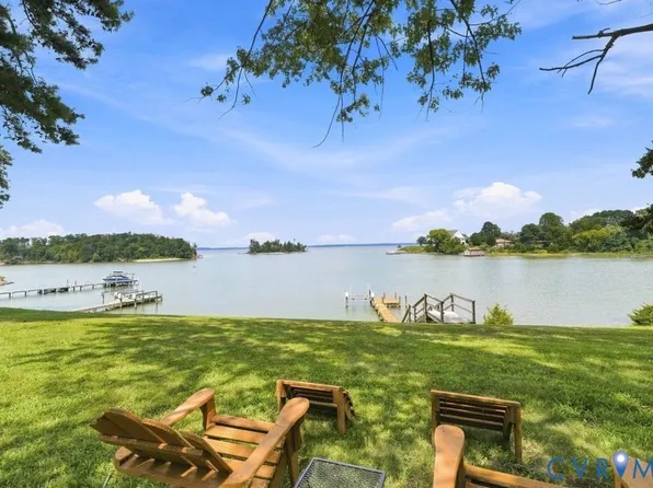 1700 Locust Grove Rd, Topping, VA 23169