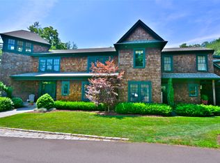 81 Liberty St, Madison, CT 06443