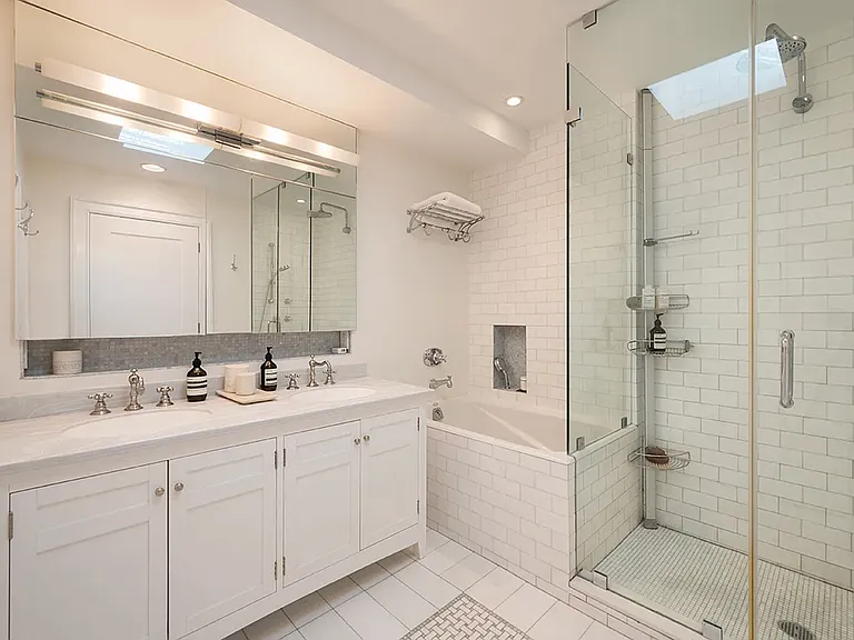 202 Bergen St #TWNHSE — Photo 3
