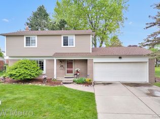38771 Roycroft St, Livonia, MI 48154