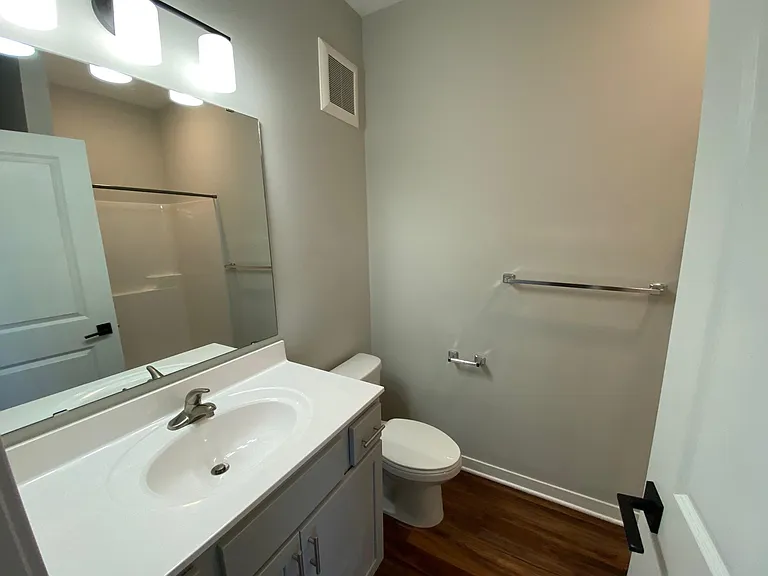 2212 W Stewart Ave #7 — Photo 8