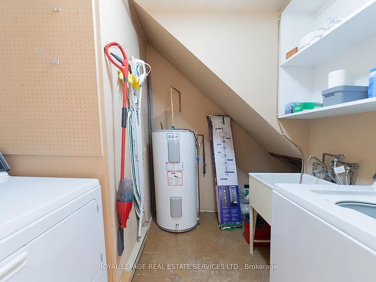 70 Shaftesbury Ave #4 — Photo 37