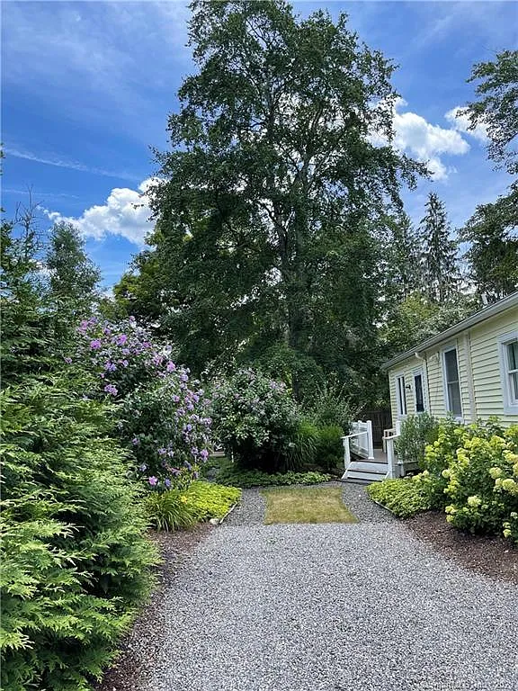 2 bed, 2.0 bath, 884 sqft, $2,400 — Photo 3