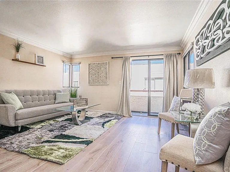435 S Virgil Ave #320 — Photo 20