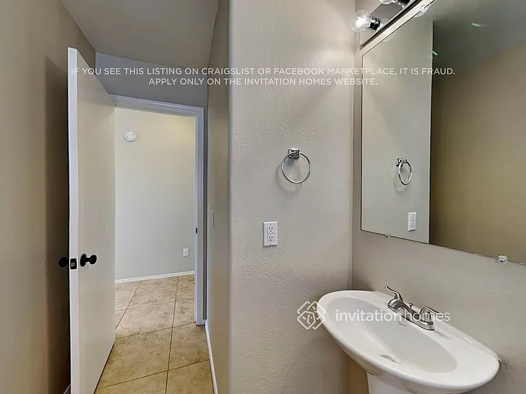 12541 W Myer Ln — Photo 15