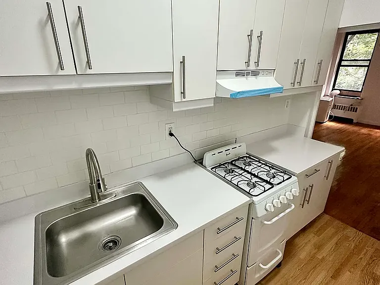 230 E 75th St #2B — Photo 9