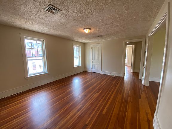 4th image of 22 Walnut St