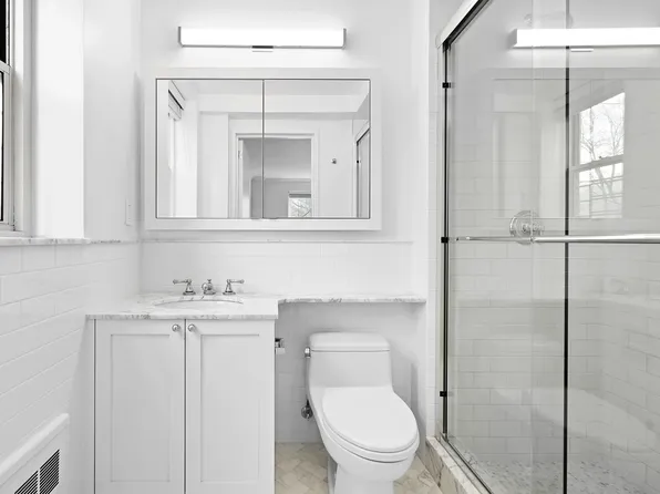 945 5th Avenue image 8 of 8