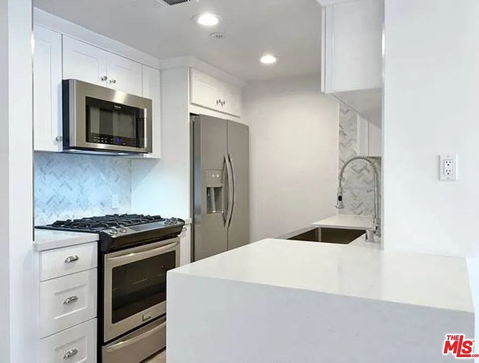1 bed, 1.0 bath, 750 sqft, $2,995 — Photo 3