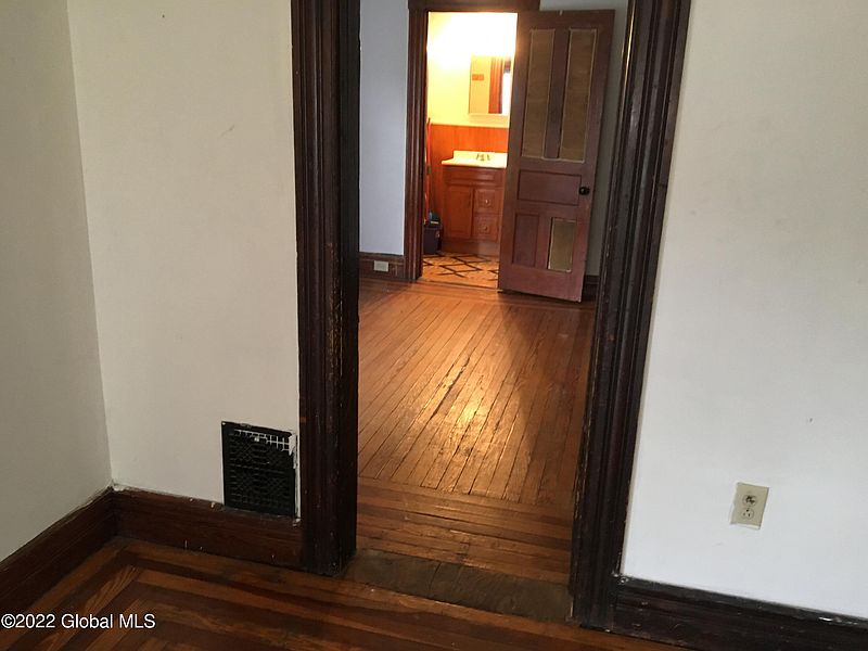 3rd image of 8 Broadview Terrace